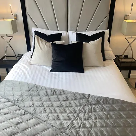 Superior Large Suite Luxury Living City Apartment, 2 Kingsize Bedrooms Business Suite - Free Wifi St Albans Экстерьер фото