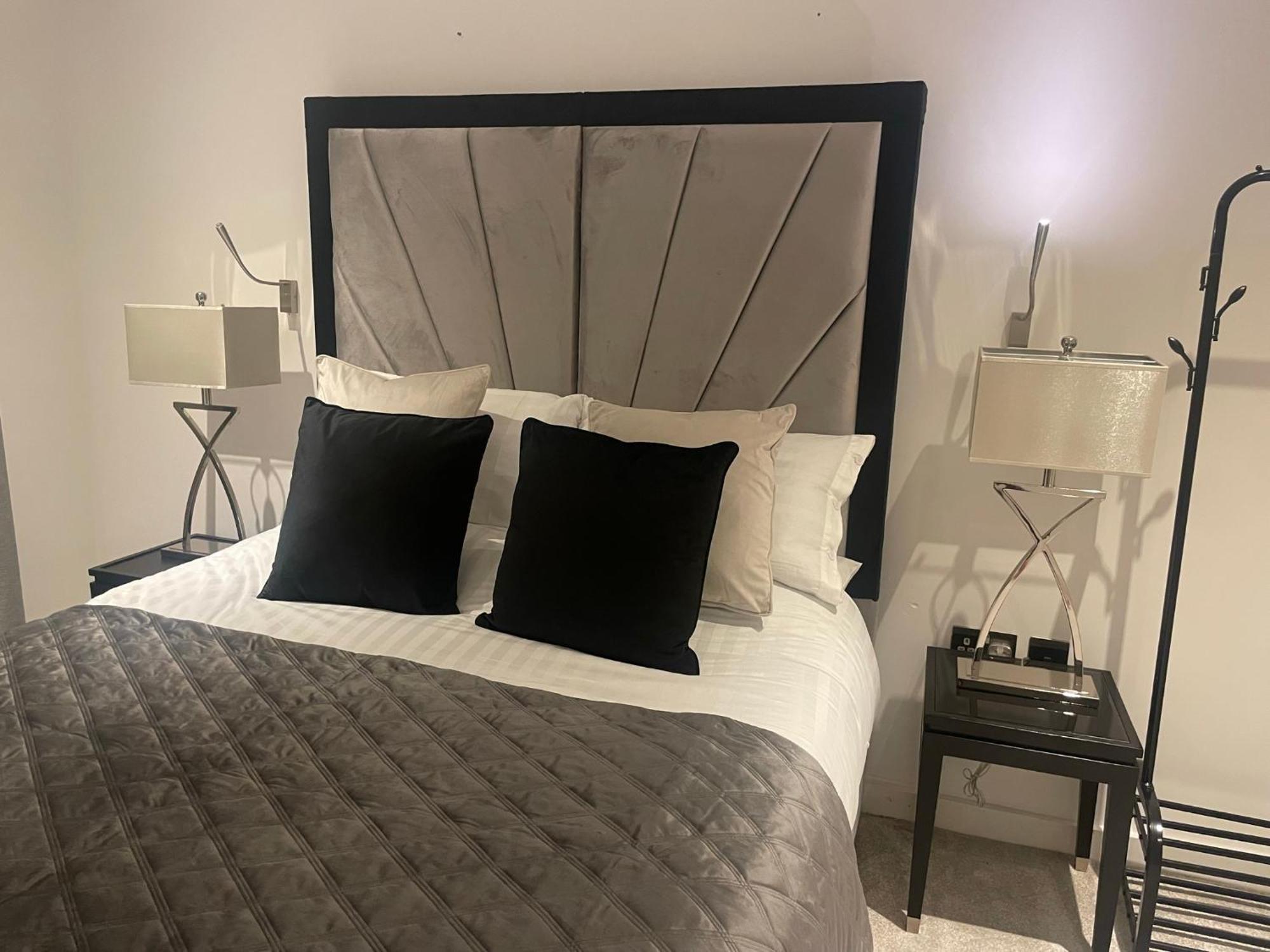 Apartment Superior Large Suite Luxury Living City Apartment, 2 Kingsize Bedrooms Business Suite - Free Wifi