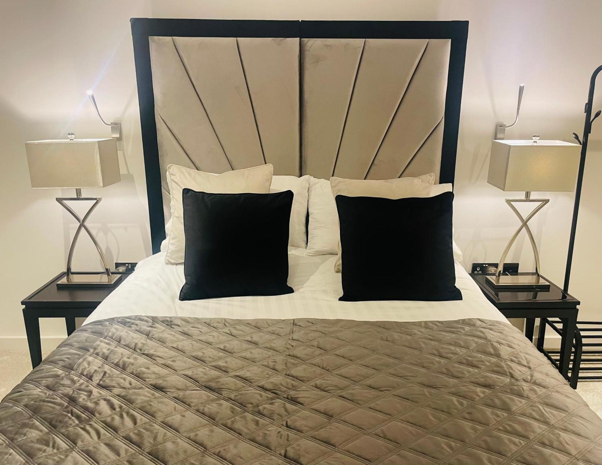 Superior Large Suite Luxury Living City Apartment, 2 Kingsize Bedrooms Business Suite - Free Wifi St Albans