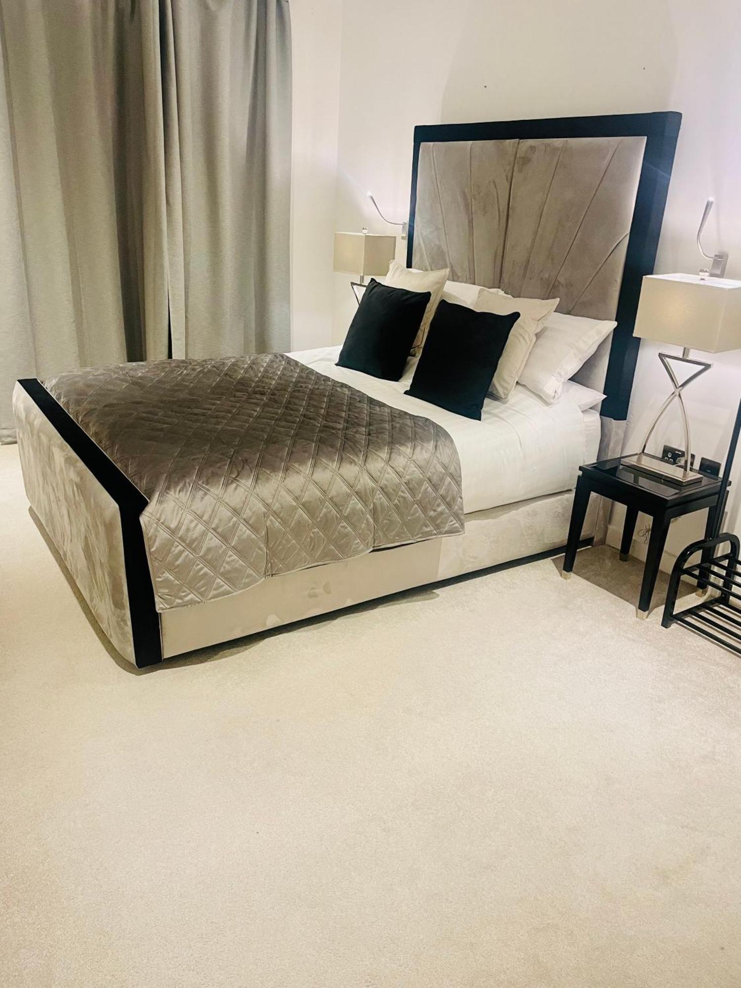 Apartment Superior Large Suite Luxury Living City Apartment, 2 Kingsize Bedrooms Business Suite - Free Wifi