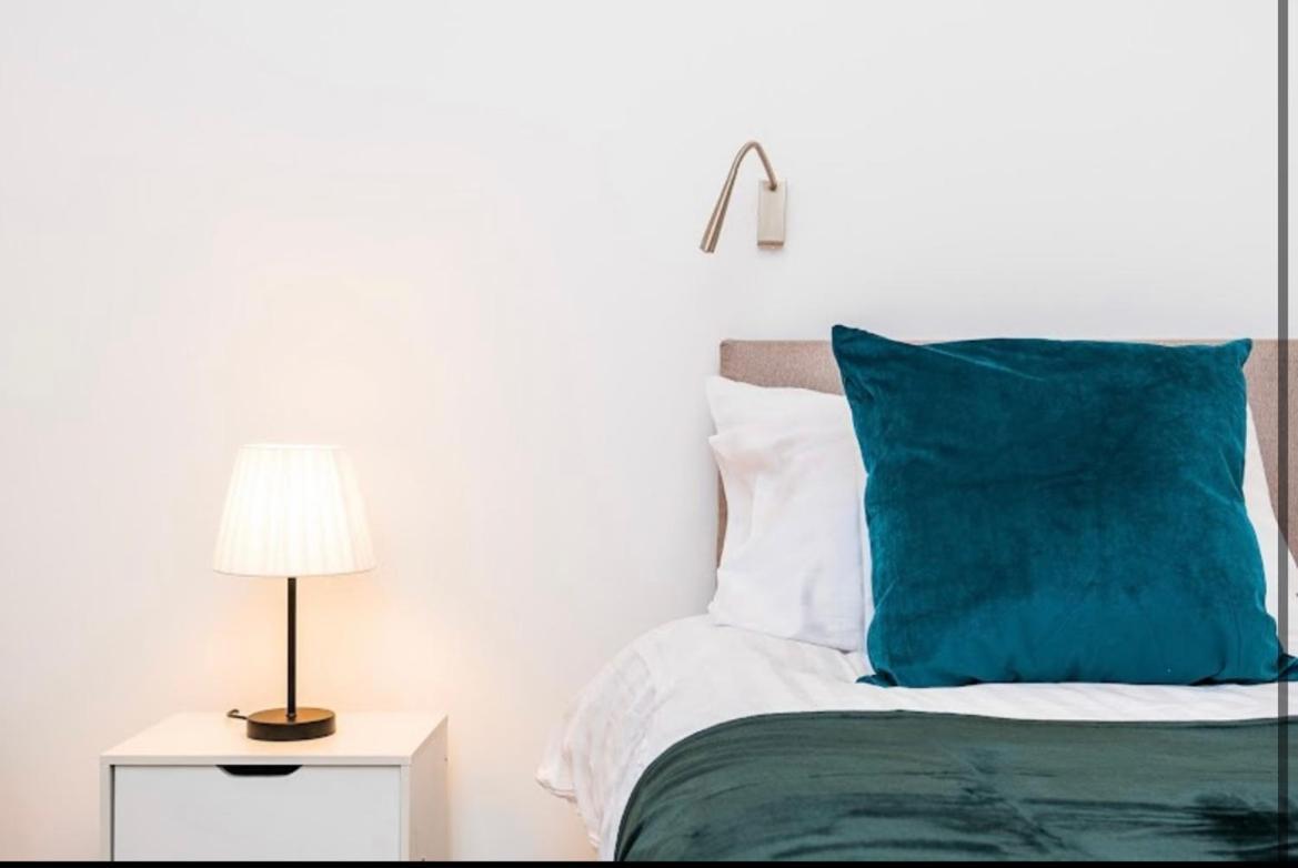Superior Large Suite Luxury Living City Apartment, 2 Kingsize Bedrooms Business Suite - Free Wifi * St Albans