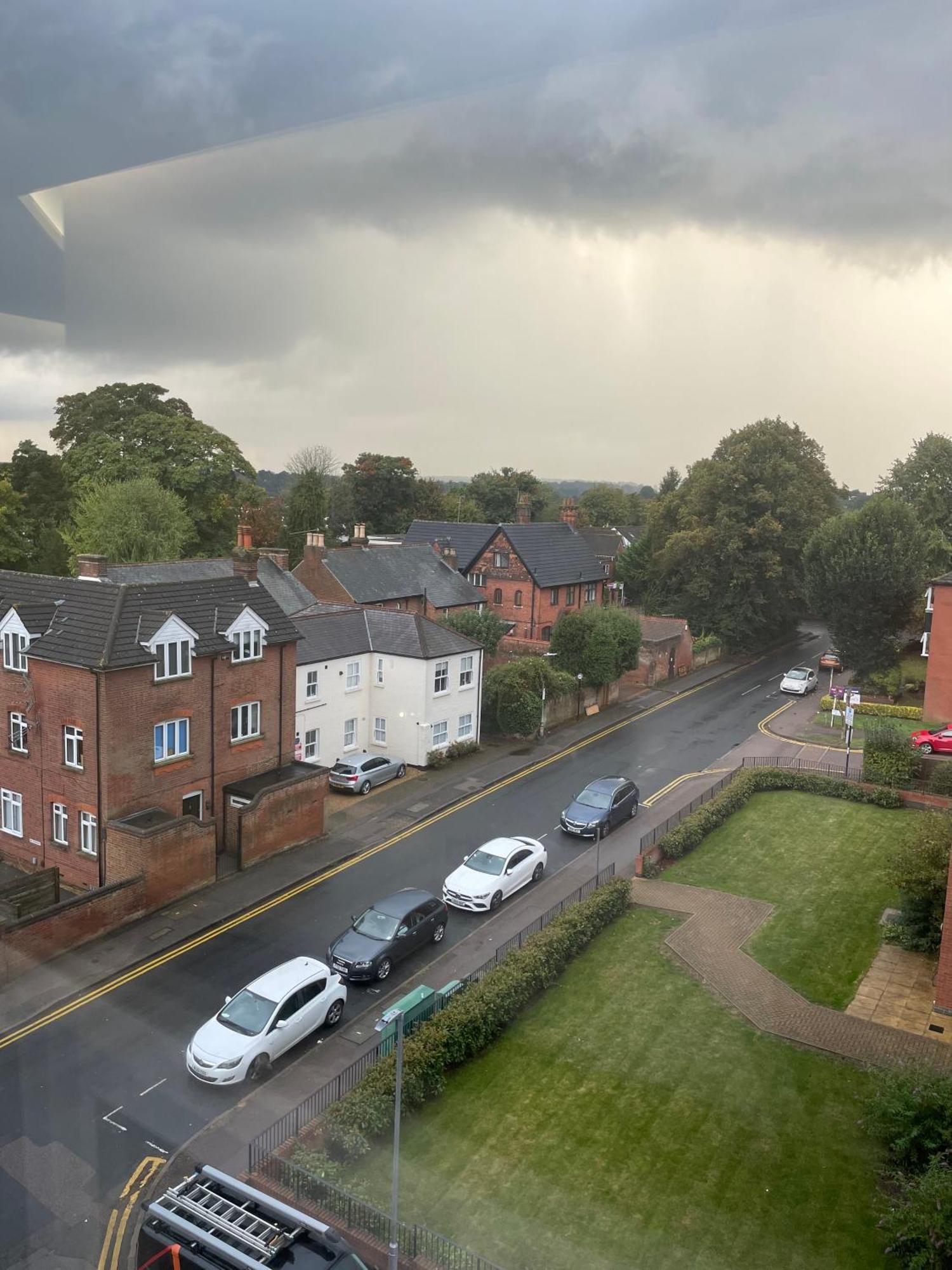 Superior Large Suite Luxury Living City Apartment, 2 Kingsize Bedrooms Business Suite - Free Wifi Apartment St Albans